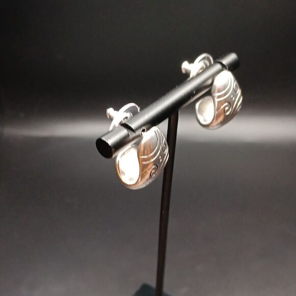 Beautiful Quality Silver Chunky Post Earrings - Picture 6 of 6